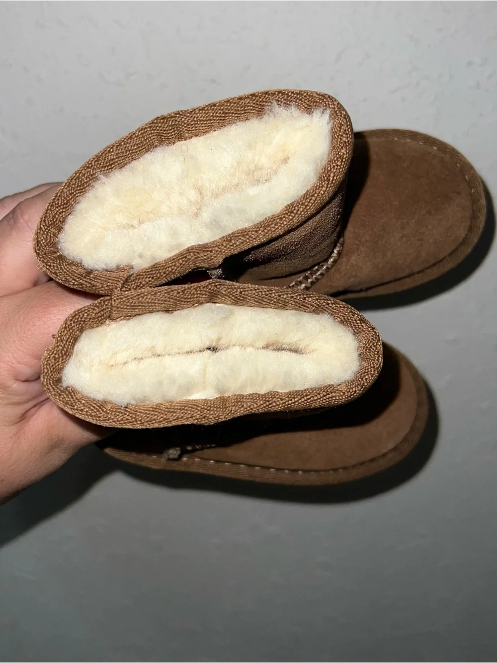 Lamo Kids Classic Pull On Boot Suede Brown Size 7.